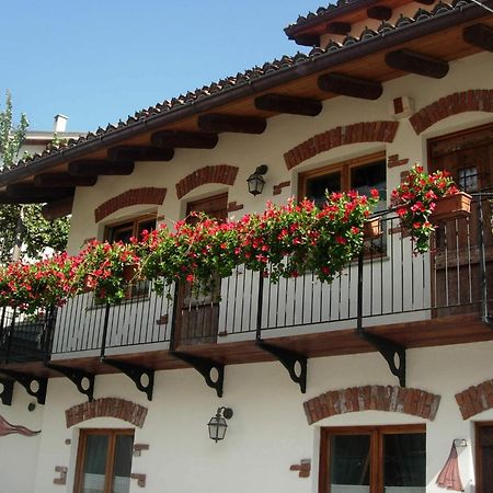 Le Village Монжове Екстер'єр фото
