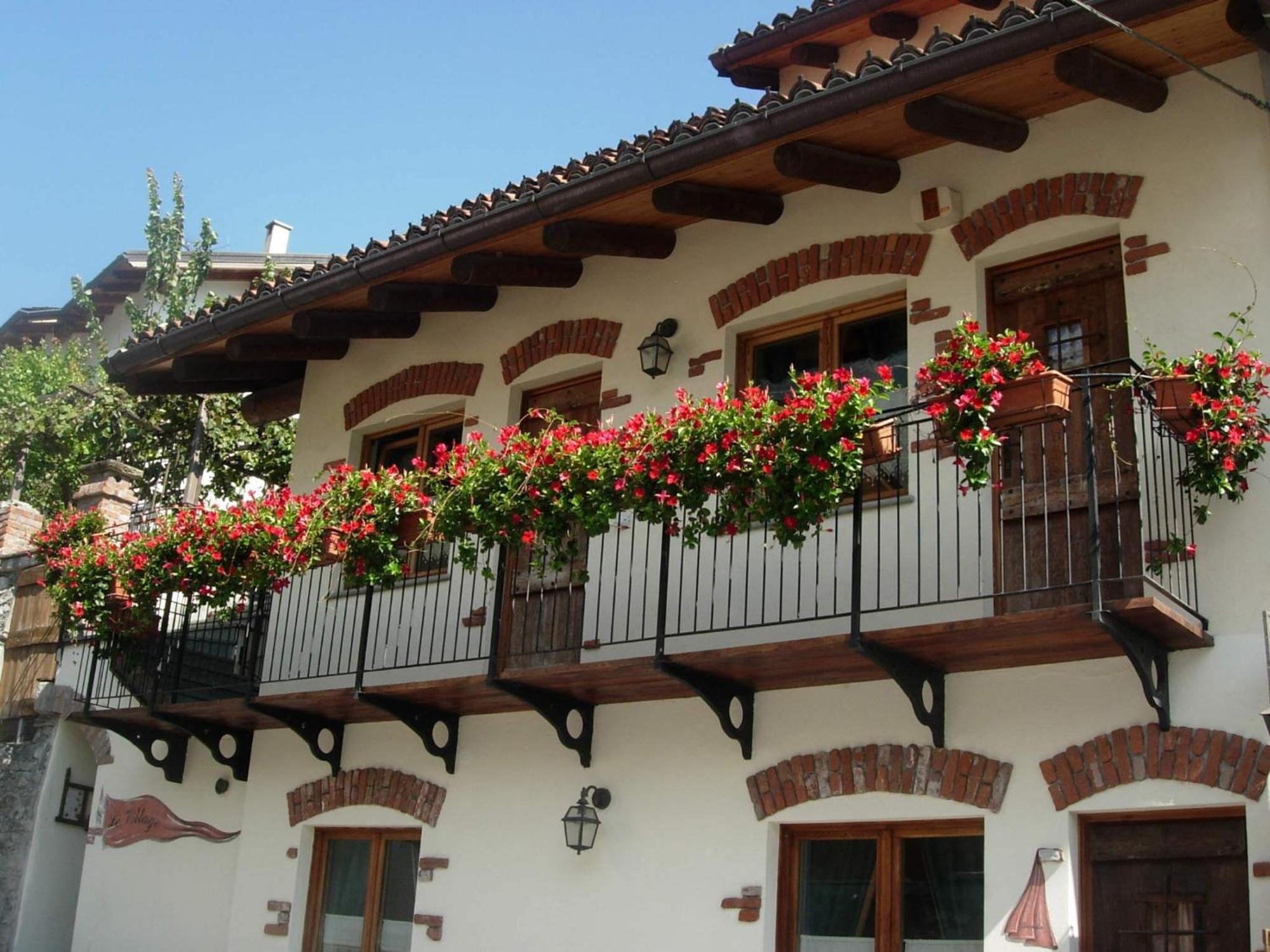 Le Village Монжове Екстер'єр фото